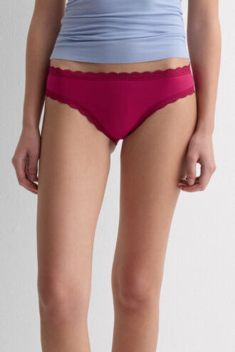 Baumwoll- und Spitzenhöschen