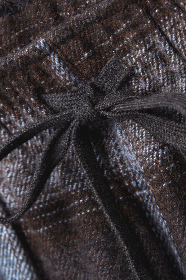 Blaue Strickhose mit Karomuster Blaue Strickhose mit Karomuster