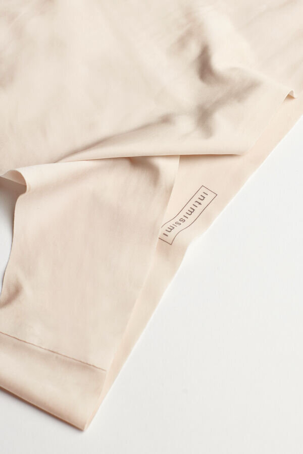 Brasilianische Slips aus nahtloser, ultraleichter Mikrofaser Brasilianische Slips aus nahtloser, ultraleichter Mikrofaser