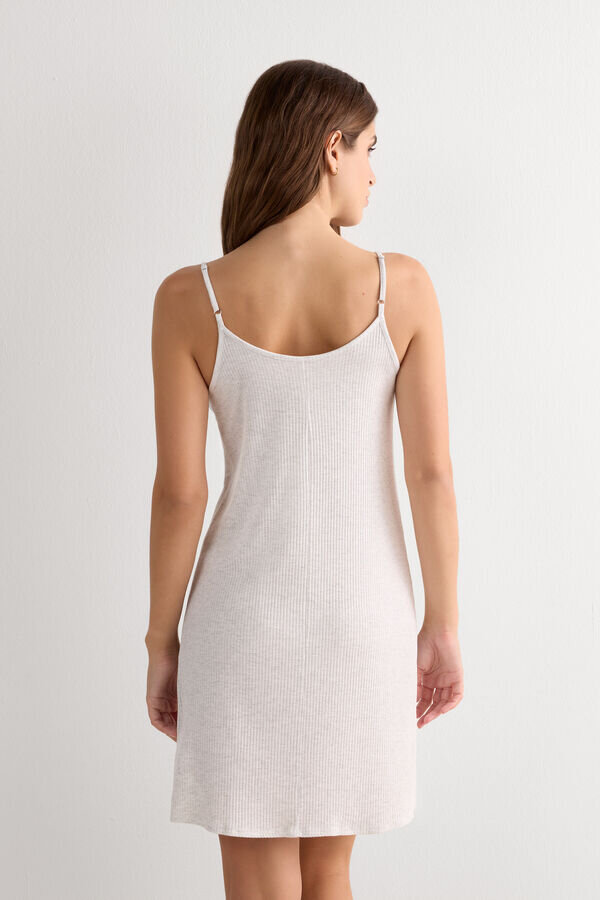 Chic Comfort Nachthemd mit dünnen Trägern Chic Comfort Nachthemd mit dünnen Trägern