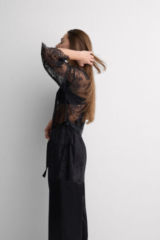 Eleganz verkörpert Spitzenmantel