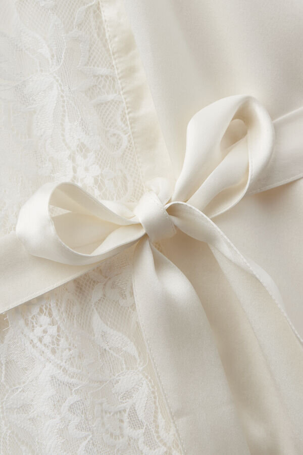 Ethereal Embrace Lange Seidenrobe Ethereal Embrace Lange Seidenrobe