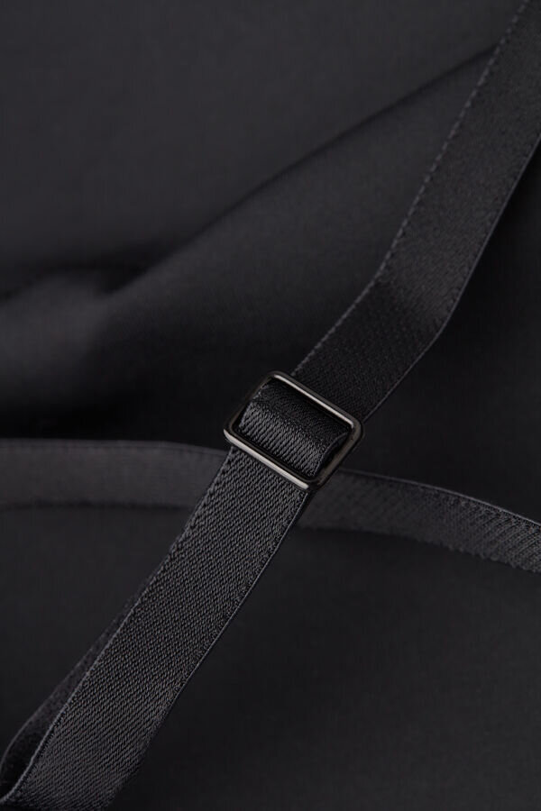 Formender Slip aus nahtloser Mikrofaser Formender Slip aus nahtloser Mikrofaser