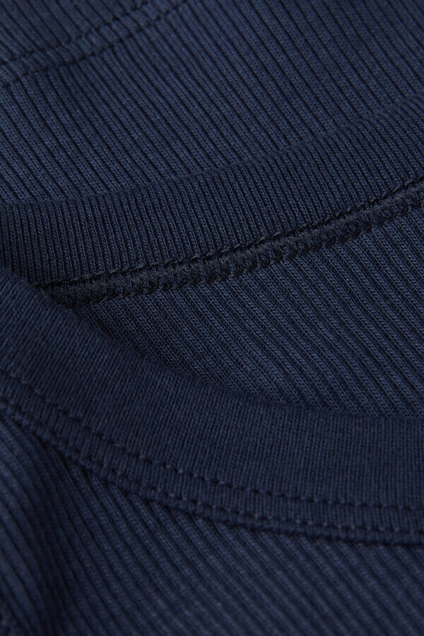 Geripptes Tanktop aus hochwertiger Baumwolle Geripptes Tanktop aus hochwertiger Baumwolle