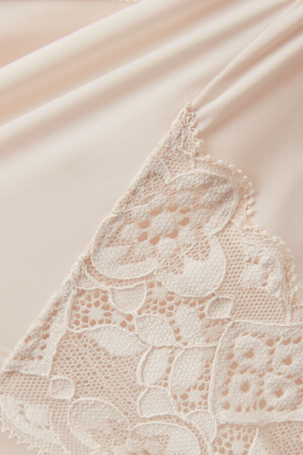 Hoch geschnittene Unterhose aus Mikrofaser und Spitze Hoch geschnittene Unterhose aus Mikrofaser und Spitze
