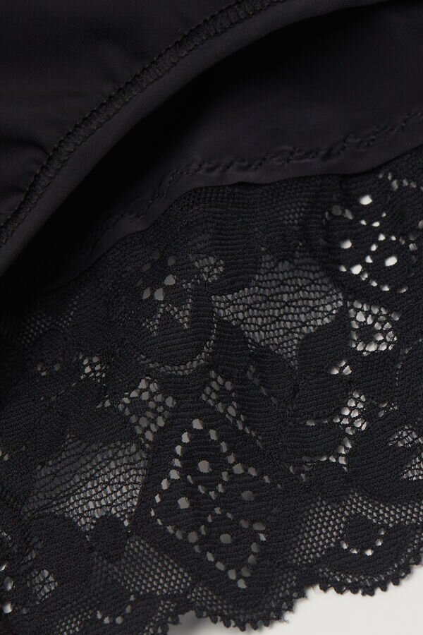 Hoch geschnittene Unterhose aus Mikrofaser und Spitze Hoch geschnittene Unterhose aus Mikrofaser und Spitze