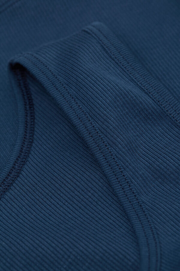 Hochwertiges Baumwoll-Tanktop mit Rippstrick Hochwertiges Baumwoll-Tanktop mit Rippstrick