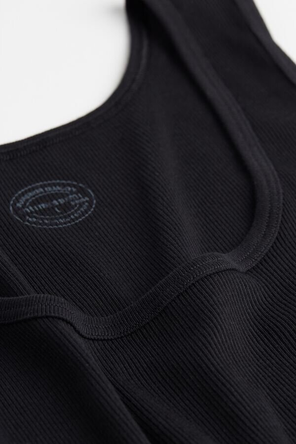 Hochwertiges Baumwoll-Tanktop mit Rippstrick Hochwertiges Baumwoll-Tanktop mit Rippstrick