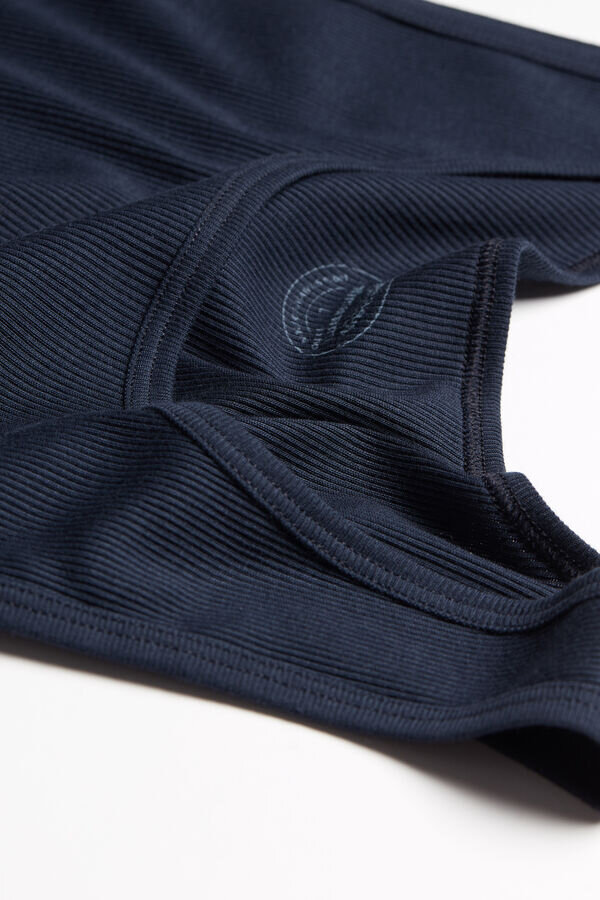 Hochwertiges Baumwoll-Tanktop mit Rippstrick Hochwertiges Baumwoll-Tanktop mit Rippstrick