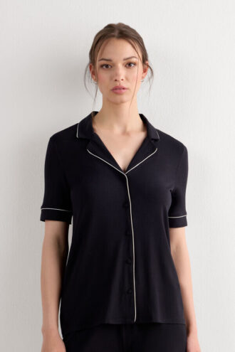 Kurzarmhemd mit Knöpfen aus Modal