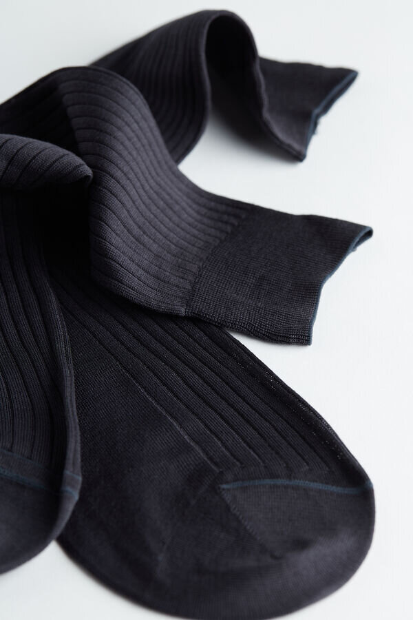 Kurze gerippte Socken aus ägyptischer Baumwolle Kurze gerippte Socken aus ägyptischer Baumwolle