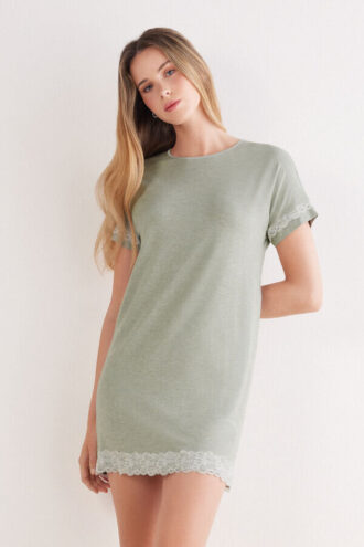 Kurzärmeliges Nachthemd mit Spitzenbesatz
