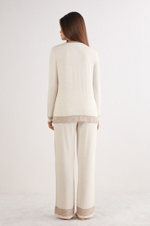 Lange Pyjamas mit Spitzenbesatz und Knöpfen aus Modal Lange Pyjamas mit Spitzenbesatz und Knöpfen aus Modal