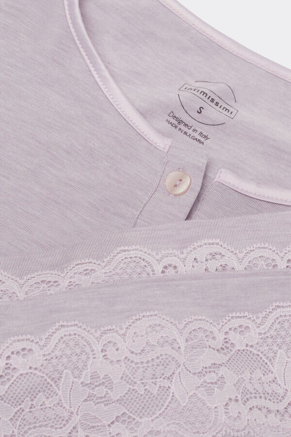 Lange Pyjamas mit Spitzenbesatz und Knöpfen aus Modal Lange Pyjamas mit Spitzenbesatz und Knöpfen aus Modal