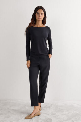 langrmliges oberteil mit u boot ausschnitt aus micromodal 2 1 330x495 - Lang&auml;rmliges Oberteil mit U-Boot-Ausschnitt aus Micromodal