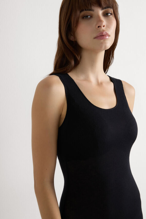 Modal-Kaschmir-Top mit breiten Trägern und ultraleichtem Schnitt Modal-Kaschmir-Top mit breiten Trägern und ultraleichtem Schnitt