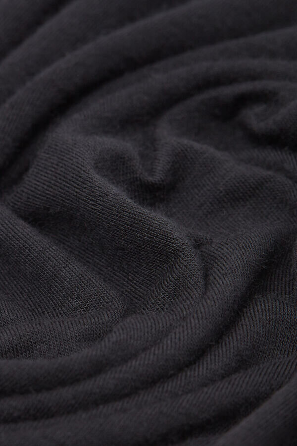 Modal-Kaschmir-Top mit breiten Trägern und ultraleichtem Schnitt Modal-Kaschmir-Top mit breiten Trägern und ultraleichtem Schnitt