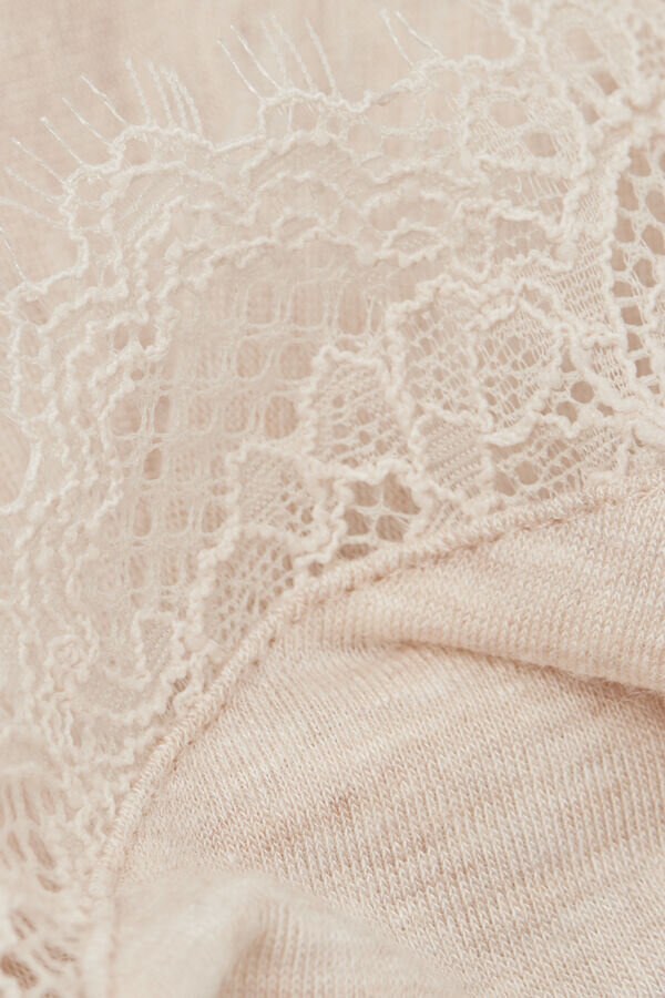 Modal Ultralight Cashmere Blend Top mit Spitze Modal Ultralight Cashmere Blend Top mit Spitze