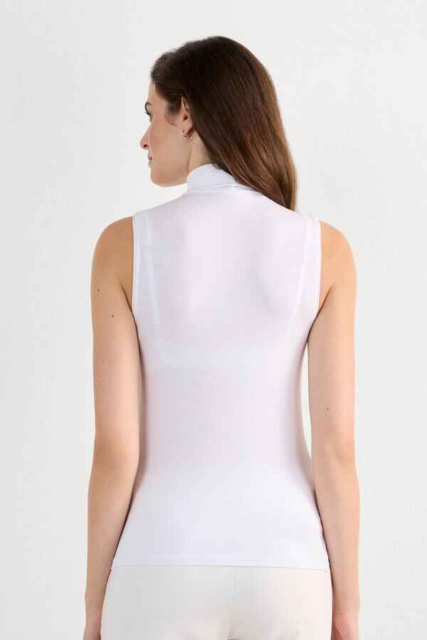 Ärmelloses Rollkragen-Shirt aus Micromodal Ärmelloses Rollkragen-Shirt aus Micromodal