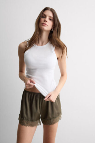 Seidenshorts mit Spitzenbesatz