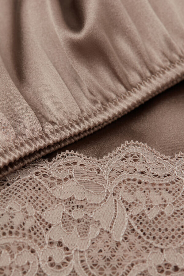 Seidenshorts mit Spitzenbesatz Seidenshorts mit Spitzenbesatz