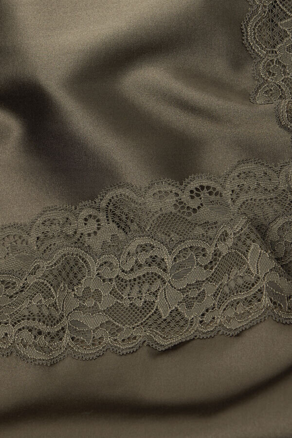 Seidenshorts mit Spitzenbesatz Seidenshorts mit Spitzenbesatz