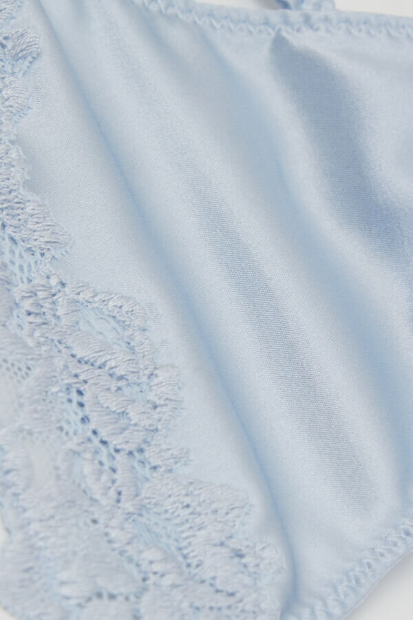 Seidiger Thong aus Seide und Spitze mit Blumenmuster Seidiger Thong aus Seide und Spitze mit Blumenmuster