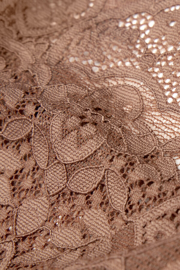 Slip mit niedriger Leibhöhe aus Spitze Slip mit niedriger Leibhöhe aus Spitze