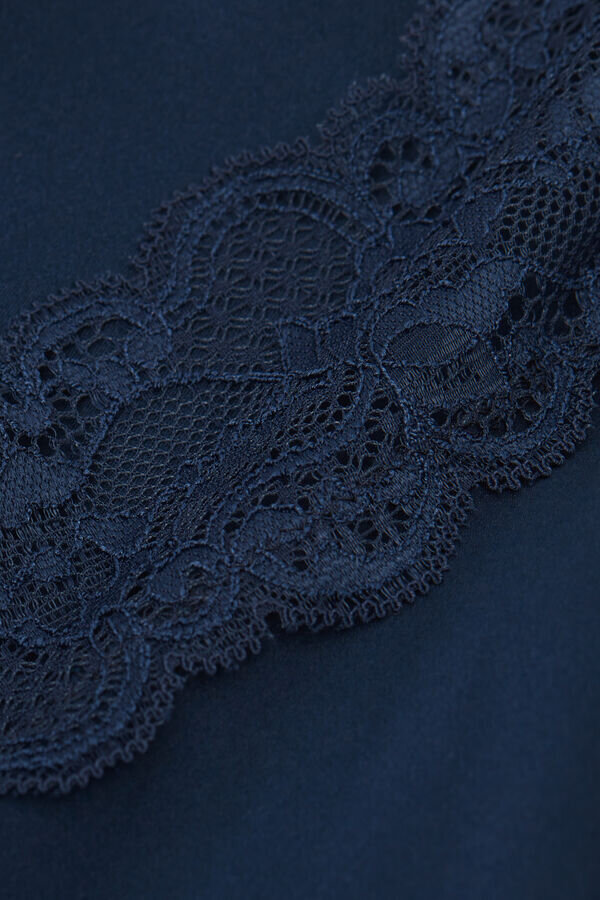 Spitzen- und Seidentop Spitzen- und Seidentop