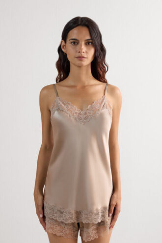 Top aus Spitze und Seide