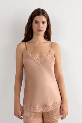 Top aus Spitze und Seide