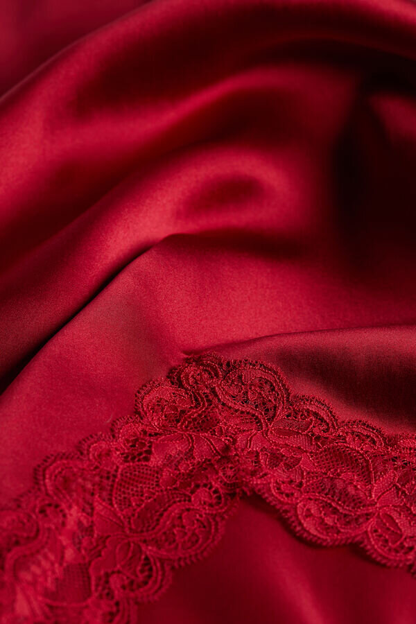 Top aus Spitze und Seide Top aus Spitze und Seide