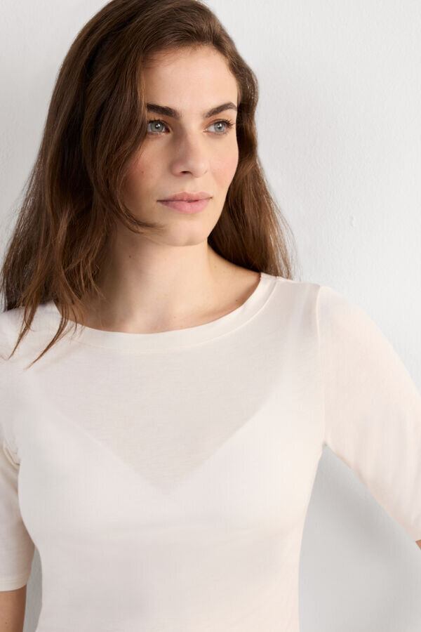 Top mit U-Boot-Ausschnitt aus frischem Bambus Top mit U-Boot-Ausschnitt aus frischem Bambus