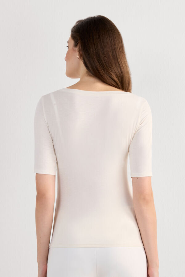 Top mit U-Boot-Ausschnitt aus frischem Bambus Top mit U-Boot-Ausschnitt aus frischem Bambus