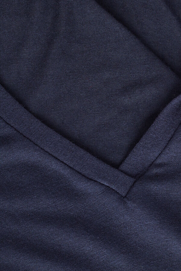 Top mit V-Ausschnitt aus ultraleichtem Modal mit Kaschmir Top mit V-Ausschnitt aus ultraleichtem Modal mit Kaschmir