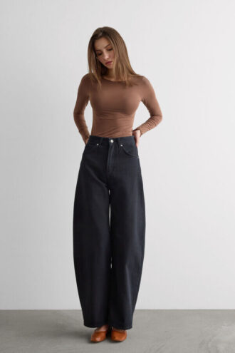 Ultraleichtes Baumwolltop mit U-Boot-Ausschnitt