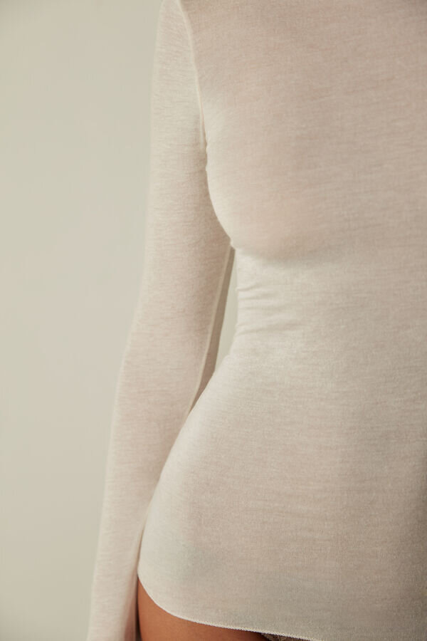 Ultraleichtes Oberteil aus Modal-Kaschmir mit U-Boot-Ausschnitt Ultraleichtes Oberteil aus Modal-Kaschmir mit U-Boot-Ausschnitt